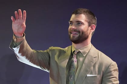 El actor, que tiene la pesada responsabilidad de calzarse el traje del Hombre de Acero, saludó a los fans y dio pistas acerca del esperado film dirigido por James Gunn, que estrena en nuestro país el 10 de julio