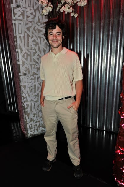 El actor Renato "Tato" Quattordio (ATAV 2; Yo, adolescente y Simona, entre otras series, películas y novelas) prefirió no sumarse al dresscode de animal print, pero se mantuvo en una gama de colores similar