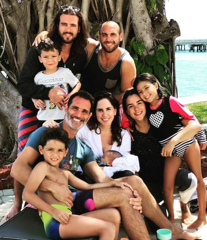 El actor se destacó en varias telenovelas de Televisa, consolidándose como uno de los galanes más prometedores de su generación.