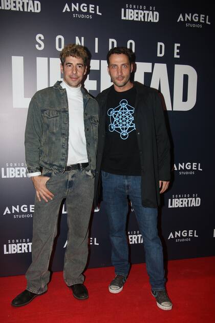 El actor se encontró en la alfombra roja con Luciano Cáceres, con quien compartió la obra Desnudos