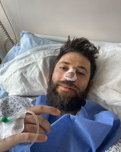 El actor se mostró desde la clínica en la que se encuentra internado (Foto: Instagram @stan_yanevski)