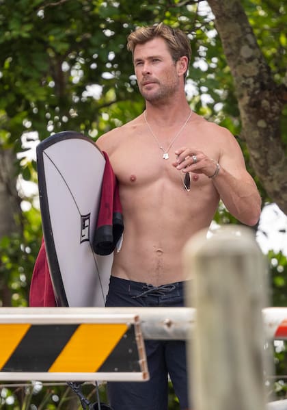El actor se mostró listo para surfear las olas australianas, uno de sus pasatiempos favoritos