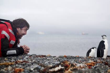 Bardem se subió a un minisubmarino para conocer el fondo del mar, mientras filma un documental sobre la Antártida