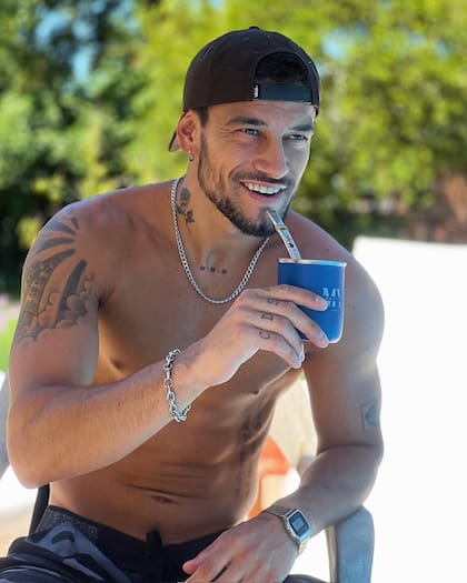 El actor y cantante recuerda la paz que sintió la última vez que visitó su pueblo, cuando hizo algo muy simple que nunca había experimentado: sentarse por la mañana a tomar mates, tranquilo, con una espectacular vista al lago