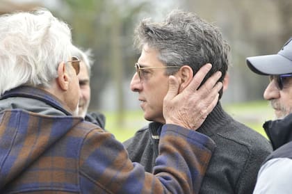 El actor y humorista Sergio Gonal también se trasladó al cementerio de Boulogne para darle el último adiós al intérprete a quien Alejandro Romay detectó cuando era un joven pintón y que Alberto Migré convocó para la telenovela Inconquistable Viviana Hortiguera, que se emitió en 1970