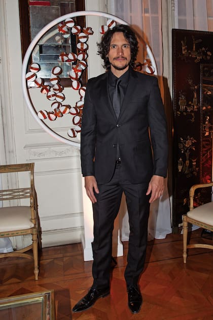 El actor y modelo Juan Sorini apostó a un total look negro.