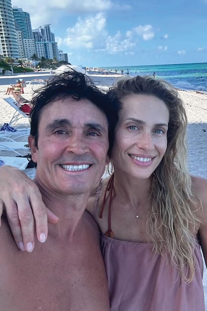 El actor y su gran
amor, Ivana Saccani, están
juntos desde hace veintidós
años. “Es una compañera de vida
espectacular, sigue habiendo
mucho amor entre nosotros”,
dice él.