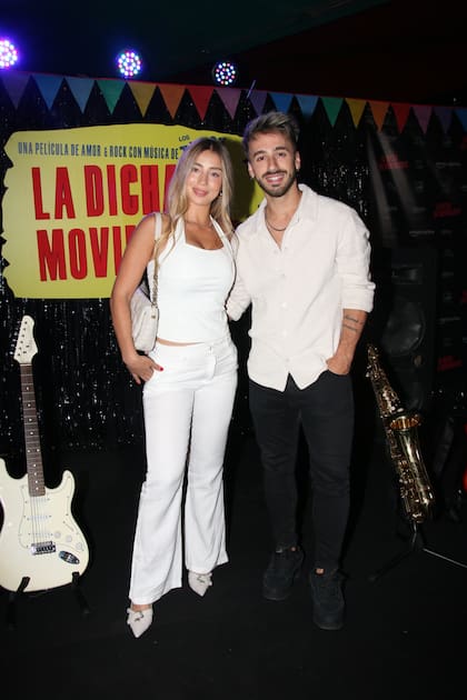 El actor Yeyo De Gregorio fue a apoyar a sus amigos muy bien acompañado