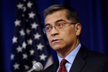 El demócrata Xavier Becerra, ex secretario de Salud federal, basa su campaña en la defensa de comunidades inmigrantes y la reconstrucción del "sueño californiano"