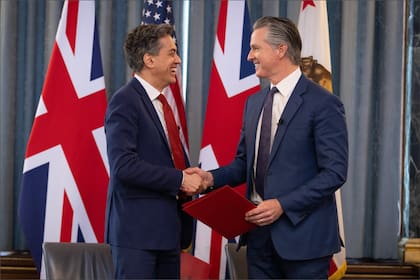 El acuerdo binacional firmado por Gavin Newsom "impulsará la inversión y el empleo en el Reino Unido y en California"