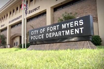 El acuerdo con el ICE dividió al consejo de Fort Myers, pero tras presiones estatales y amenazas a concejales, se aprobó por unanimidad