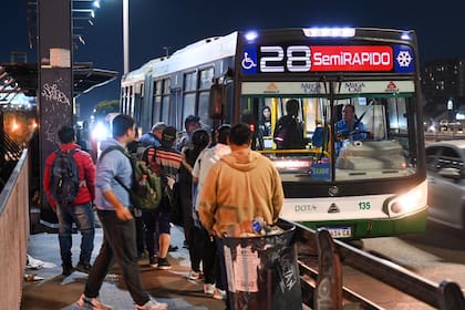 El acuerdo entre la UTA, las cámaras empresariales y el Gobierno determinó un nuevo salario de los trabajadores del sector en mayo y junio 2025