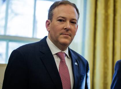 El administrador de la Agencia de Protección Ambiental, Lee Zeldin, calificó la Ley Climática de Nueva York de "delirante"