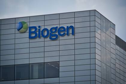 El aducanumab es fabricando por Biogen
