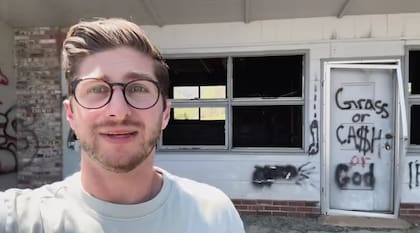 El aeropuerto abandonado podría ser un oasis para pilotos (Captura de pantalla Youtube Fly me to the fun)