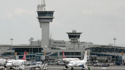 El aeropuerto principal de Estambul, signado por la tragedia