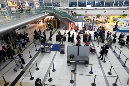 La medida no es oficial sino que surgió de los trabajadores ante la epidemia que comenzó en China