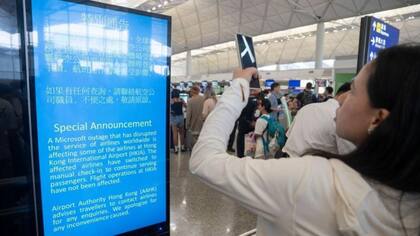 El aeropuerto de Hong Kong sí vio sus servicios afectados por el apagón.