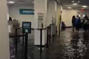 Vuelos demorados, cancelaciones y una terminal inundada en los aeropuertos LaGuardia y JFK