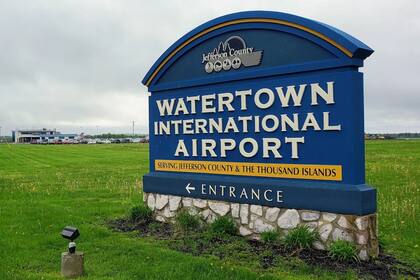 El aeropuerto de Watertown inauguró una nueva terminal y remodelará la original