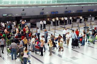 Llegaron más turistas de los que salieron por primera vez en casi tres años