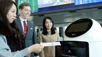 El Aeropuerto Internacional de Incheon, en Corea del Sur, instaló robots guías que ayudan a los pasajeros