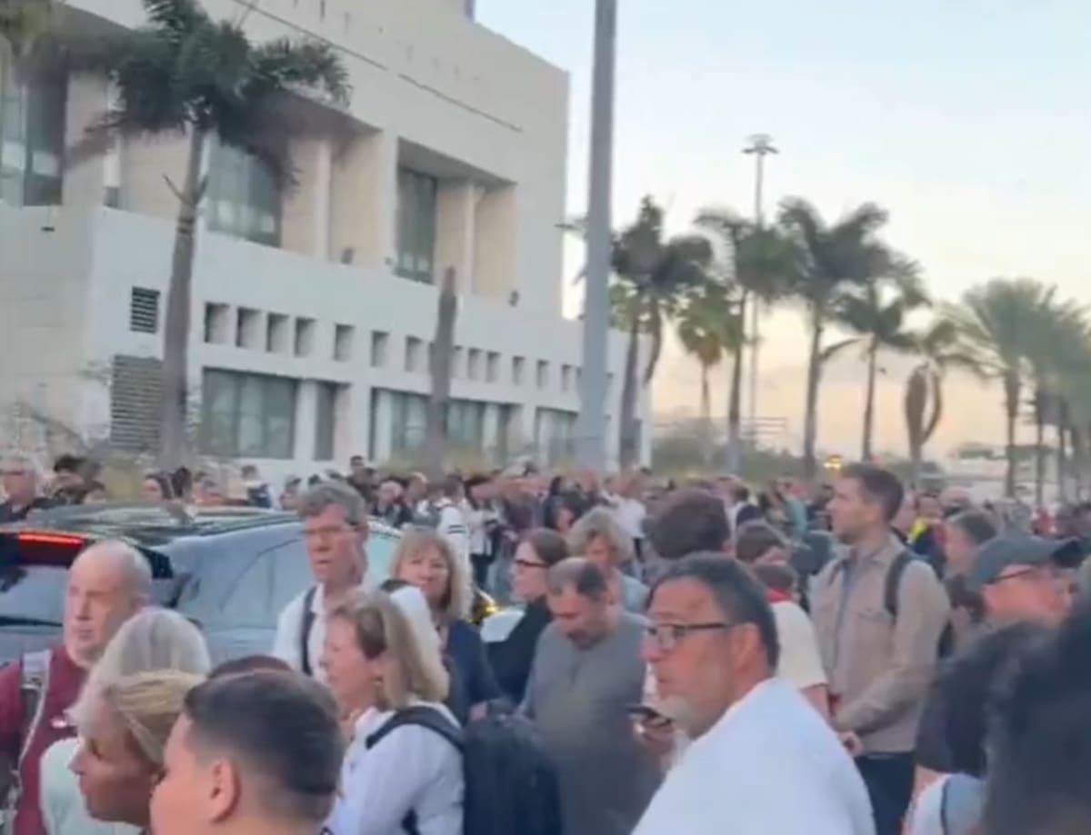 Aeroporto de Miami evacuado após alarme falso com bagagem abandonada