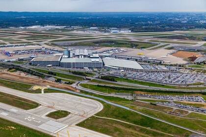 El Aeropuerto Internacional de Nashville debió suspender operaciones por un lapso de tiempo para investigar el olor extraño