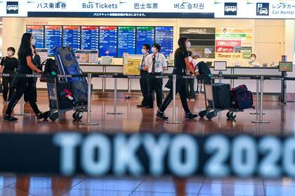 El Aeropuerto Internacional de Tokio vive horas ajetreadas por la llegada de altetas para participar en los próximos Juegos Olímpicos.
