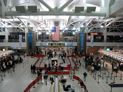 El Aeropuerto Internacional John F. Kennedy (JFK) ha cancelado el 44% de sus vuelos de salida tras la tormenta