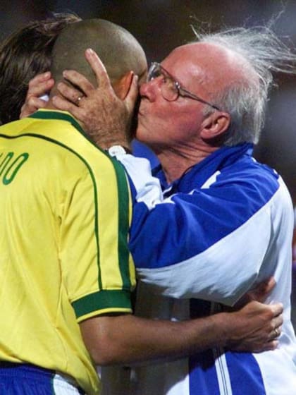 El afectuoso saludo de Mario Zagallo, protagonista de todas las conquistas mundiales de Brasil, tiene como destinatario a Ronaldo