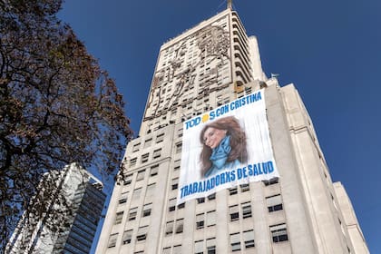 El afiche gigante de Cristina Kirchner en el ministerio