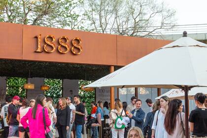 El after de Sidra 1888 comenzó junto a la caída del sol.