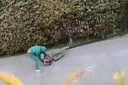 El agresor lo tiró al piso y continuó golpeandolo