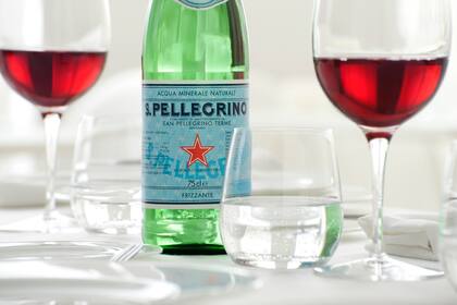 El agua con gas va mejor con vinos y sabores más complejos