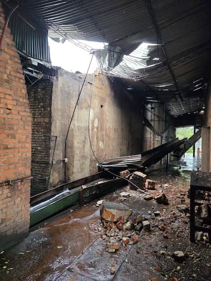 El agua ingresó a las viviendas causando daños estructurales