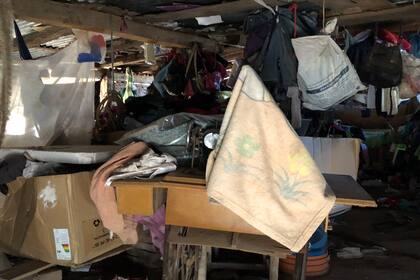 El agua la sacan directamente del canal que tienen enfrente pero no es segura para el consumo humano