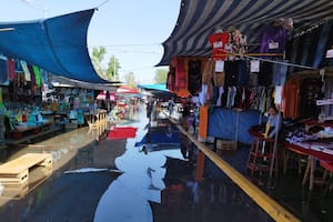 Las imágenes de calles del conurbano cubiertas de agua por la crecida del Río de la Plata