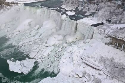 Como ocurrió en años anteriores, los turistas, nacionales e internacionales, aprovecharon para fotografiar el hecho natural.