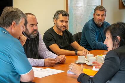 El ahora exjefe del distrito 23 de Vialidad Nacional Paulo Croppi y equipo durante una reunión
