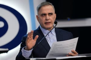 Un hombre clave de Maduro renuncia como fiscal general y asume un nuevo cargo en Venezuela