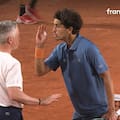 El furioso reclamo de un tenista francés contra el juez durante un largo partido en Roland Garros