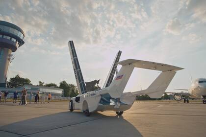El AirCar eslovaco puede circular por una autopista, entrar a un aeropuerto y en dos minutos estar listo para volar