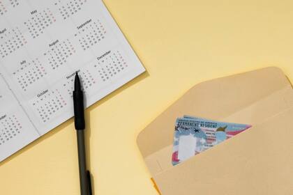 El ajuste de estatus solo está disponible para aquellos que ya se encuentran en EE.UU. bajo una visa de no inmigrante