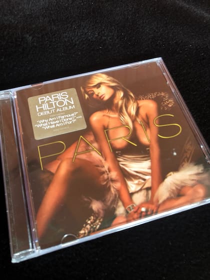 El álbum de Paris Hilton es uno de los que más caro se pueden vender (Foto: X @sharl)