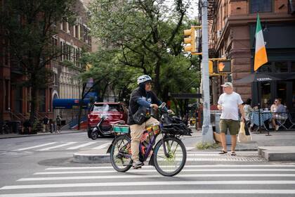 El alcalde anunció la puesta en marcha de un nuevo límite de velocidad de 15 millas por hora (24 km/h) para bicicletas eléctricas en toda la ciudad de Nueva York