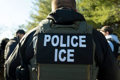 El alcalde aseguró que alinearse con las políticas migratorias federales evitará las redadas del ICE que tienen como objetivo a las ciudades santuario