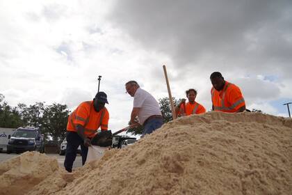 El alcalde Buddy Dyer informó que la ciudad de Orlando se está preparando para la tormenta tropical Nicole