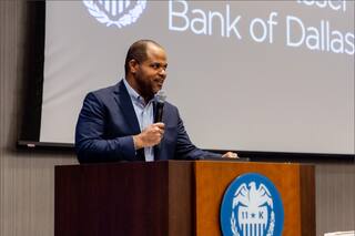 El alcalde de Dallas dice que está listo para recibir una “avalancha” de empresas de Wall Street