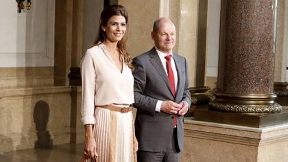 El alcalde de Hamburgo, Olaf Scholz, y la primera dama argentina, Juliana Awada